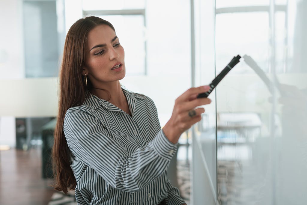 E-learning BHP – prezentacja online dla pracowników biurowych prowadzona przez instruktora