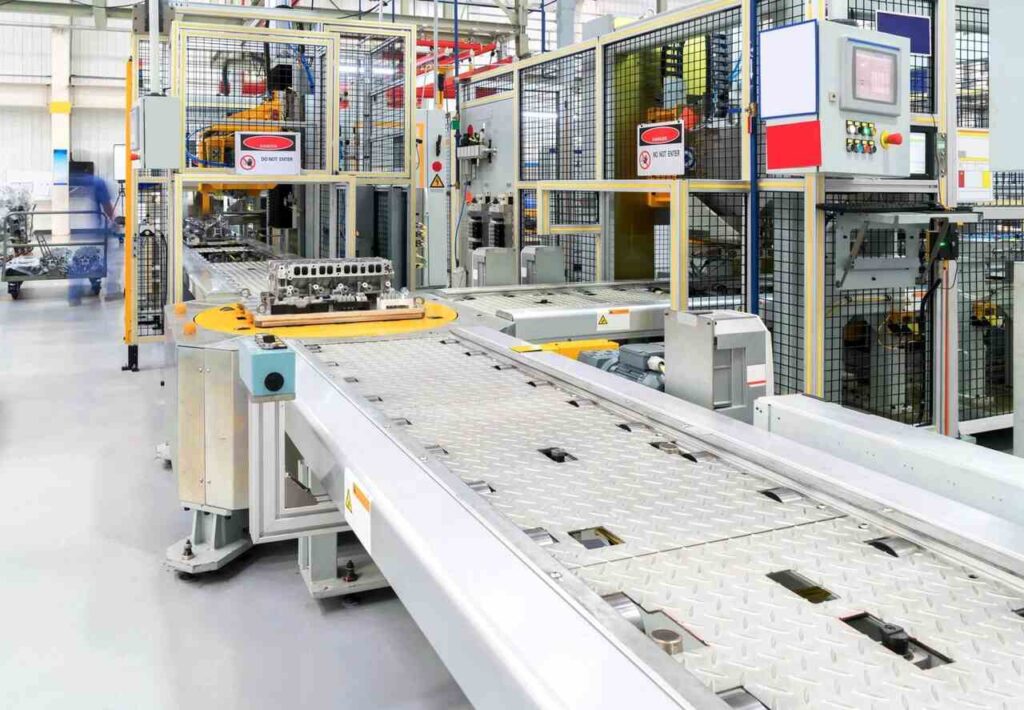 maszyny produkcyjne w zakładzie przemysłowym zapewniające bezpieczne warunki pracy zgodnie z zasadami bhp